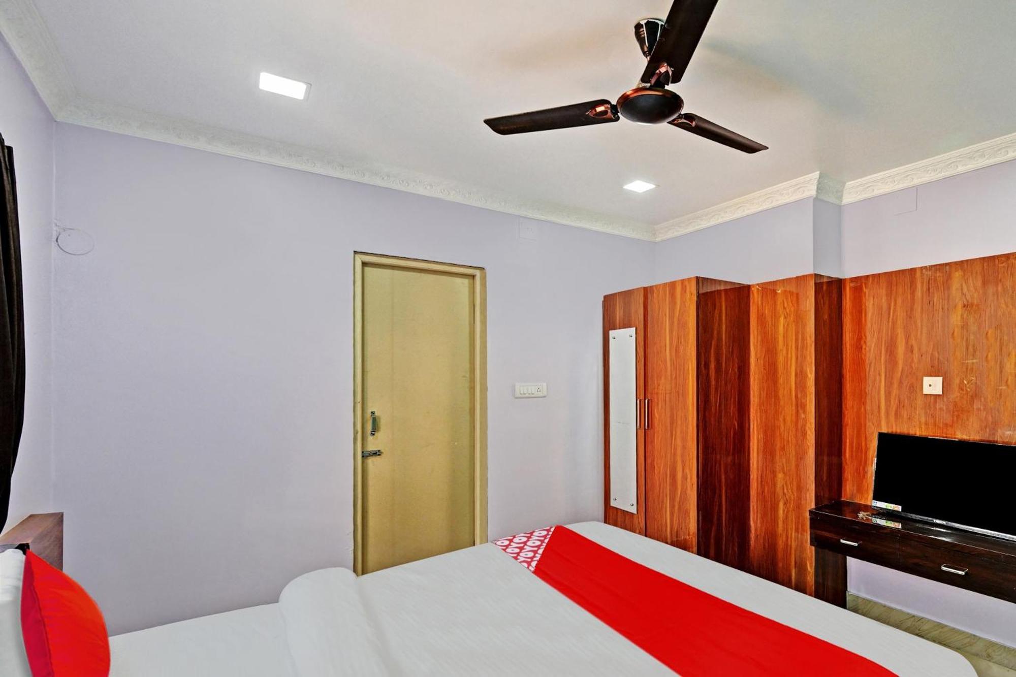 Hotel O Hi5 Days Inn Premium ブバネーシュワル 部屋 写真